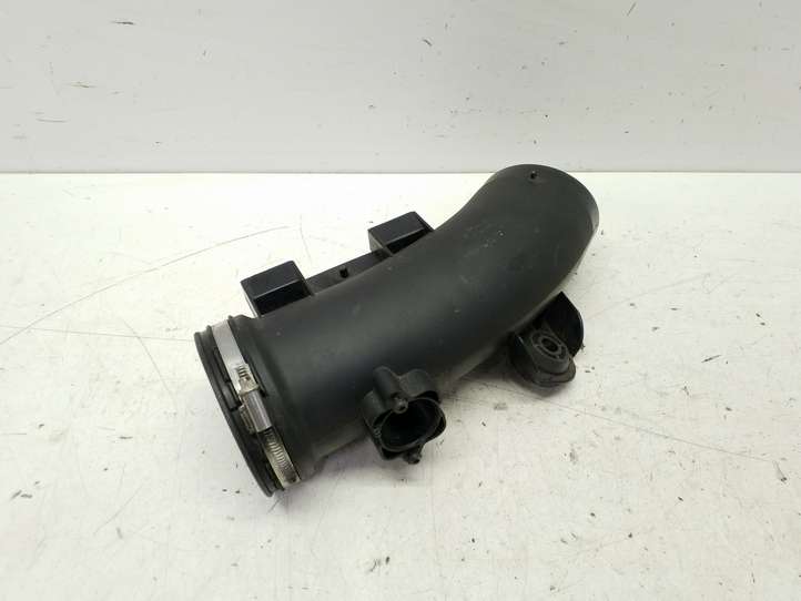 BMW X5M E70 (2010 - 2013)  1054695S02 Деталь (детали) канала забора воздуха