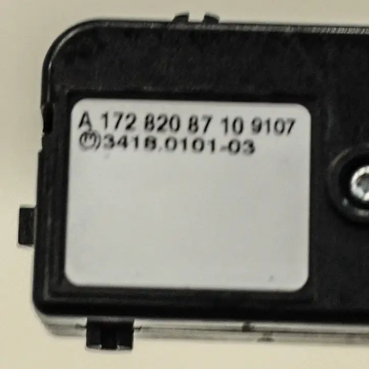 Mercedes-Benz GL X166 (2013 - 2019) A1728208710 Кнопка фаркопа в багажнике — фото 4