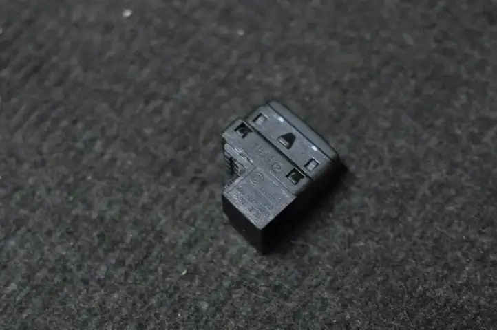 Seat Leon (5F) (2012 - 2019) 6Q0962109B Кнопка фаркопа в багажнике — фото 2