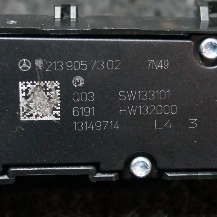 Mercedes-Benz C W205 (2014 - 2021) A2139057302 Кнопка фаркопа в багажнике — фото 5