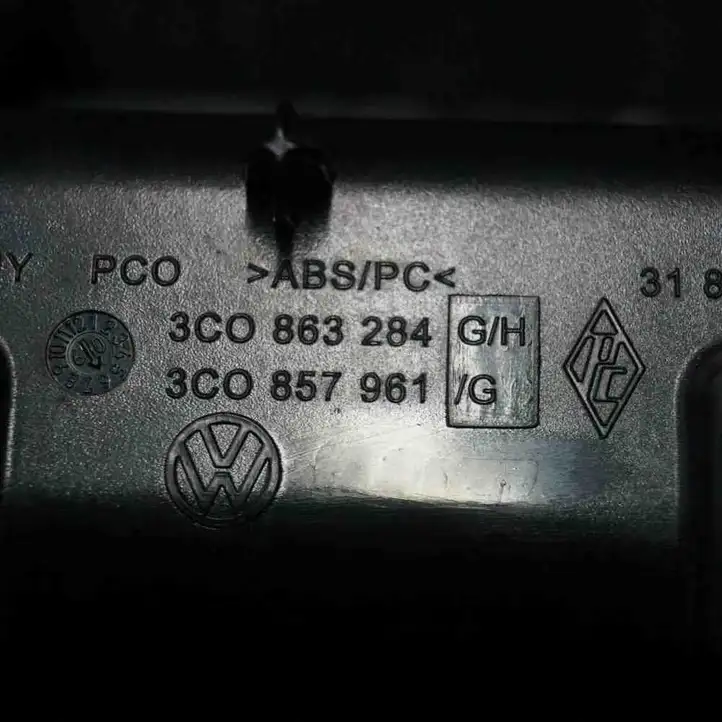 Volkswagen PASSAT B7 (2011 - 2014) 3C0863284G Передняя пепельница — фото 5