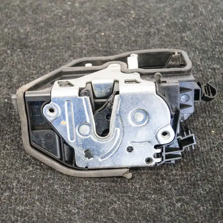BMW 3 F30 F35 F31 (2012 - 2018) 7229459 Замок задней двери — фото 1