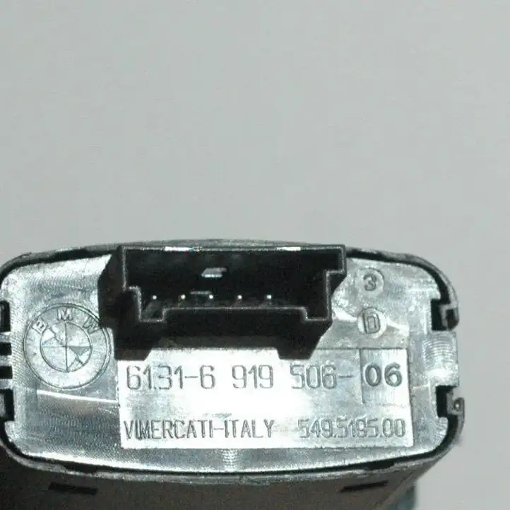 BMW 6 E63 E64 (2002 - 2010) 6919506 Кнопка фаркопа в багажнике — фото 4