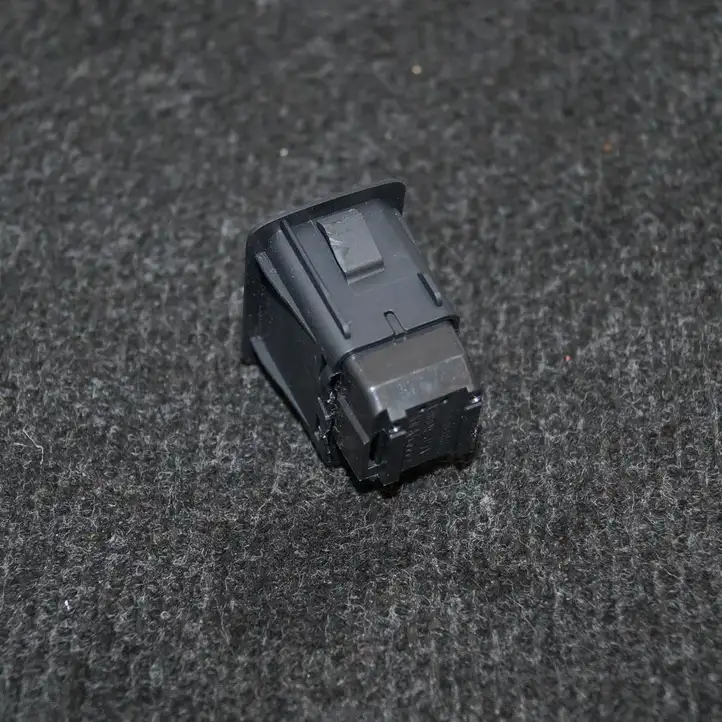 Audi A3/S3 8V (2012 - 2016) 4F0962109B Кнопка фаркопа в багажнике — фото 2
