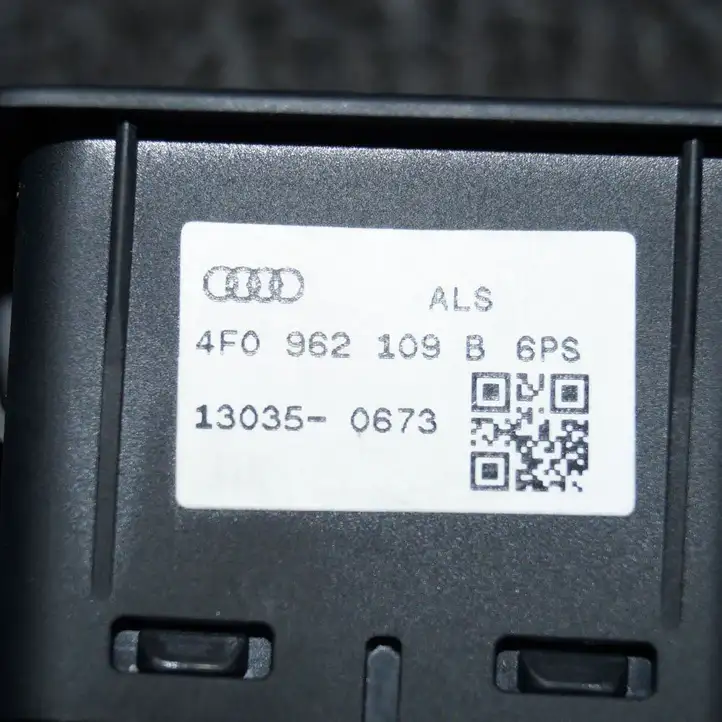 Audi A3/S3 8V (2012 - 2016) 4F0962109B Кнопка фаркопа в багажнике — фото 4