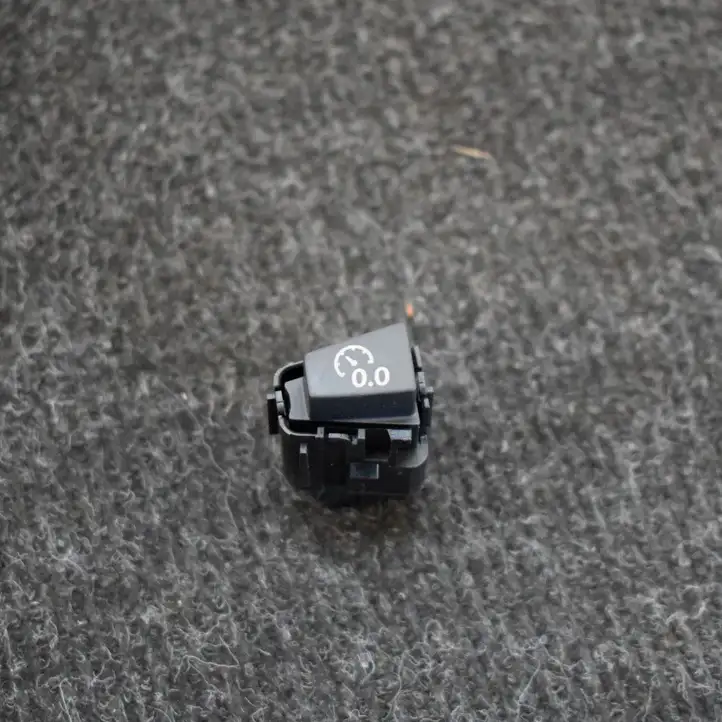 Audi A4 S4 B9 (2015 - 2019) 4M1907569 Кнопка фаркопа в багажнике — фото 1