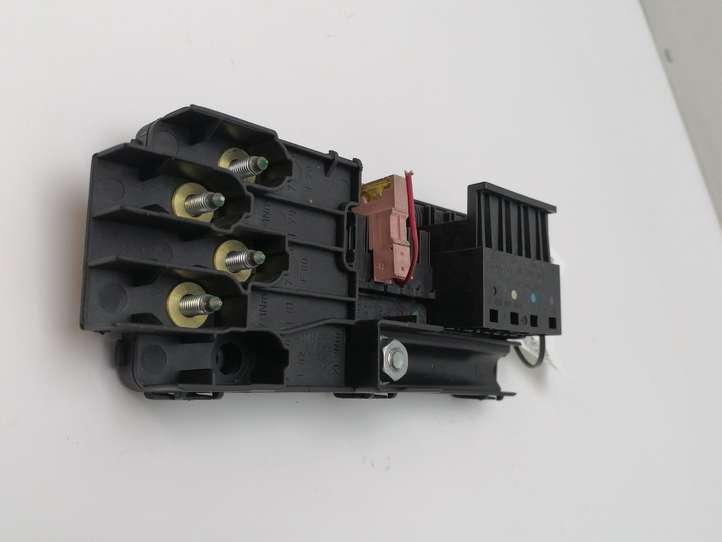 Mercedes-Benz E W211 (2002 - 2009)  2115452301 Узел подключения плюсовых проводов
