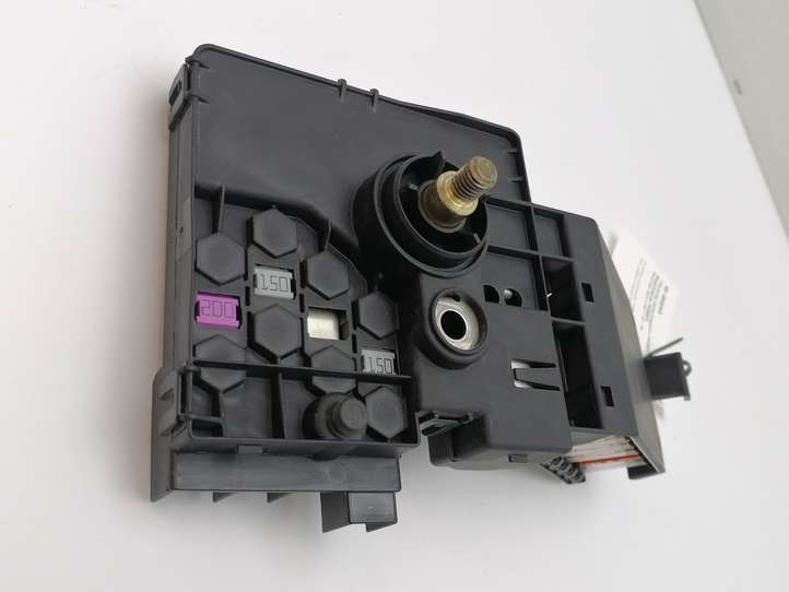 Mercedes-Benz E W211 (2002 - 2009)  2115461341 Узел подключения плюсовых проводов