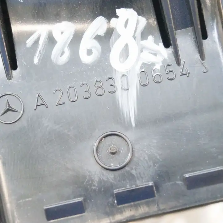 Mercedes-Benz C W203 (2000 - 2007) Воздушная решетка панели — фото 3