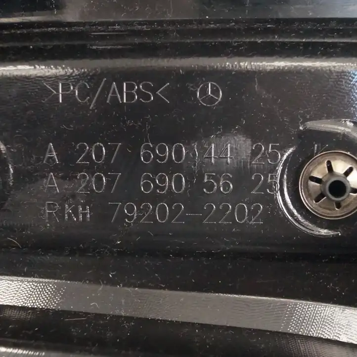 Mercedes-Benz E A207 (2010 - 2017) A2076904425 Обшивка задней двери — фото 4