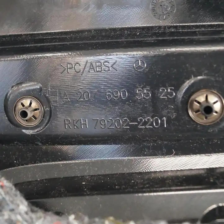 Mercedes-Benz E A207 (2010 - 2017) A2076905525 Обшивка задней двери — фото 5