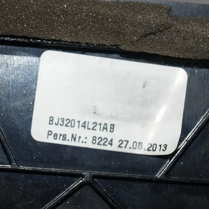 Land Rover Evoque I (2011 - 2015) BJ32014L21AB Воздушная решетка панели — фото 5