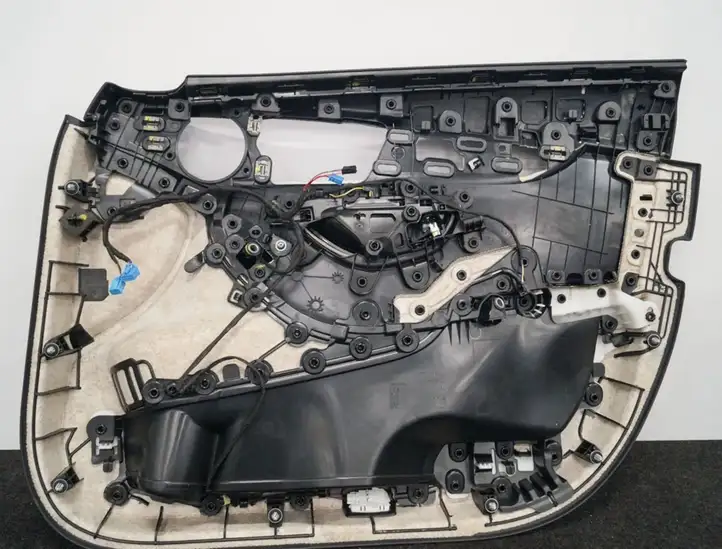 Mercedes-Benz C W205 (2014 - 2021) Обшивка передней двери — фото 1
