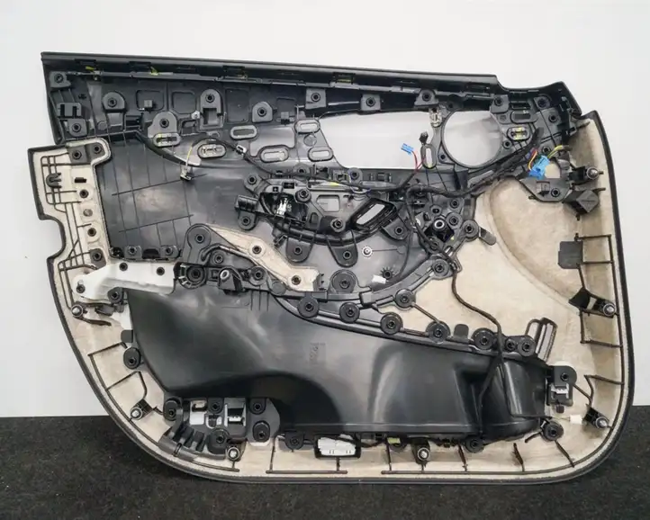 Mercedes-Benz C W205 (2014 - 2021) Обшивка передней двери — фото 2