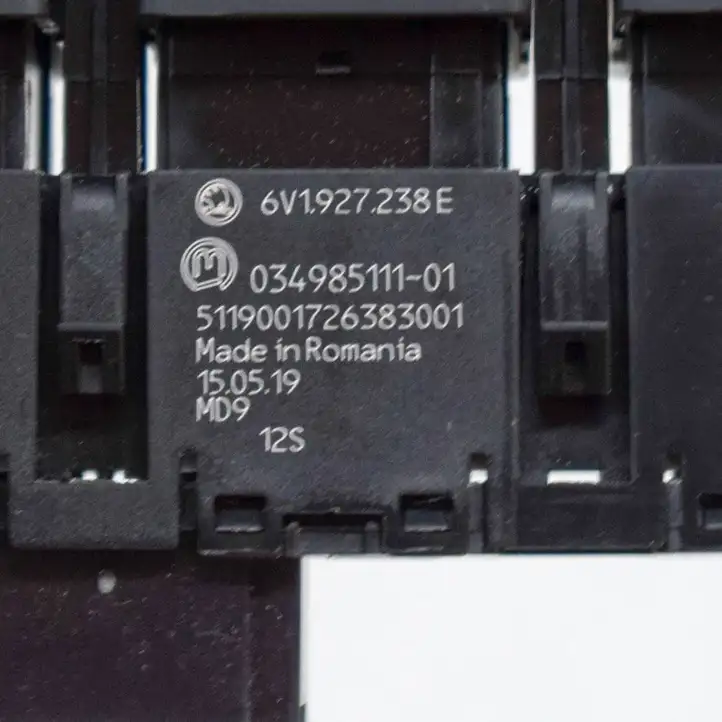 Skoda Fabia Mk3 (NJ) (2015 - 2021) 6V1927238E Кнопка фаркопа в багажнике — фото 5