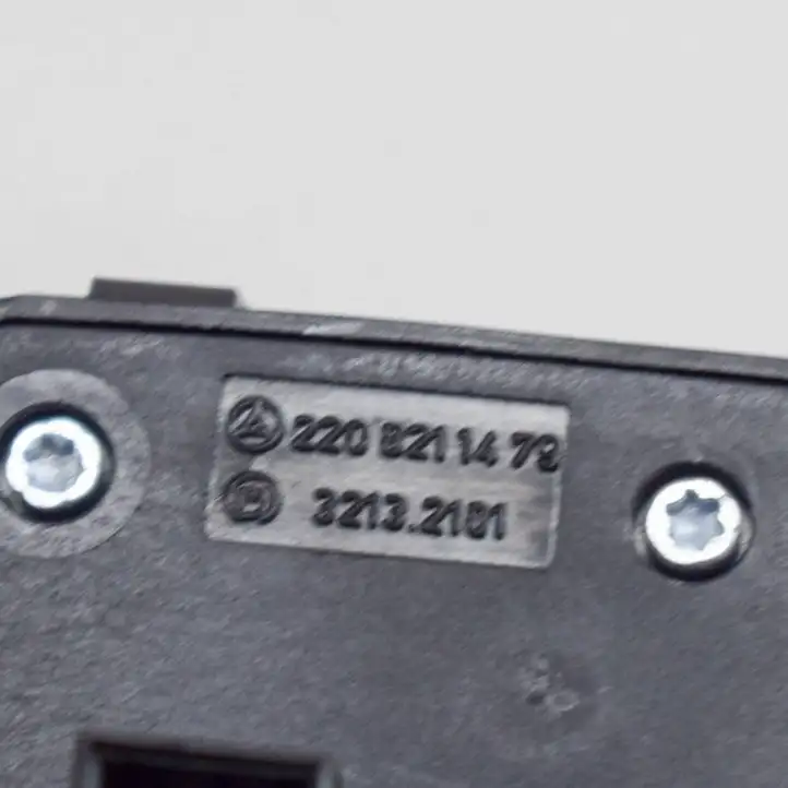 Mercedes-Benz C W205 (2014 - 2021) A2208211479 Кнопка закрытия багажника — фото 6