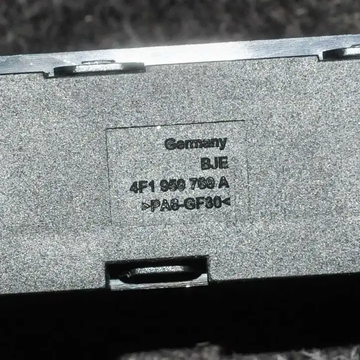 Audi Q7 4L (2005 - 2009) 4F1959769A Кнопка фаркопа в багажнике — фото 4