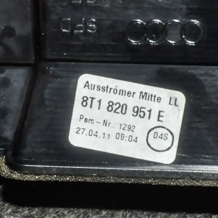 Audi A5 8T 8F (2011 - 2016) 8T1820951E Воздушная решетка панели — фото 4