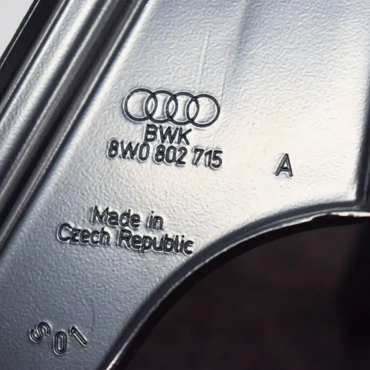 Audi A5 (2016 - ) 8W0802715A Другая часть кузова — фото 3