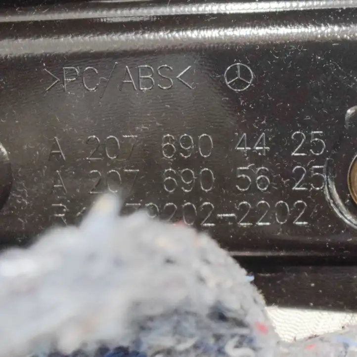 Mercedes-Benz E A207 (2010 - 2017) A2076904425 Обшивка задней двери — фото 3