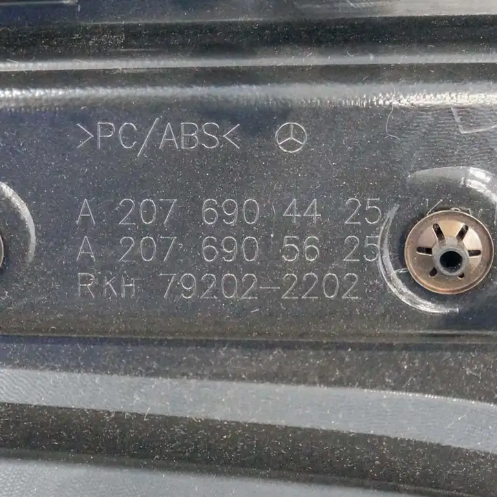 Mercedes-Benz E A207 (2010 - 2017) Обшивка задней двери — фото 8