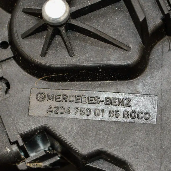 Mercedes-Benz C W204 (2007 - 2014) A2047500185 Замок крышки багажника — фото 4