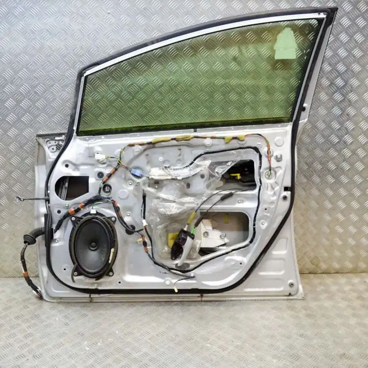 Toyota Prius (XW30) (2009 - 2015) 6700147070 Дверь — фото 2