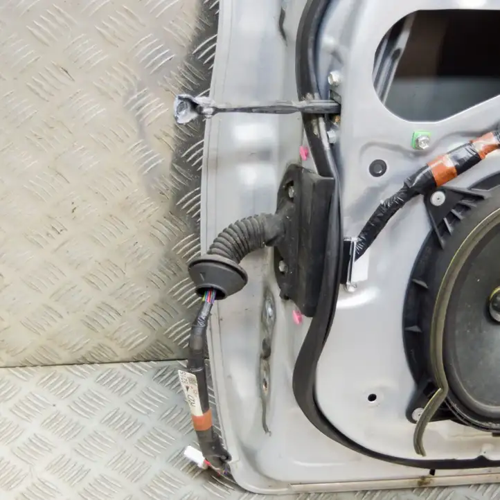 Toyota Prius (XW30) (2009 - 2015) 6700147070 Дверь — фото 4