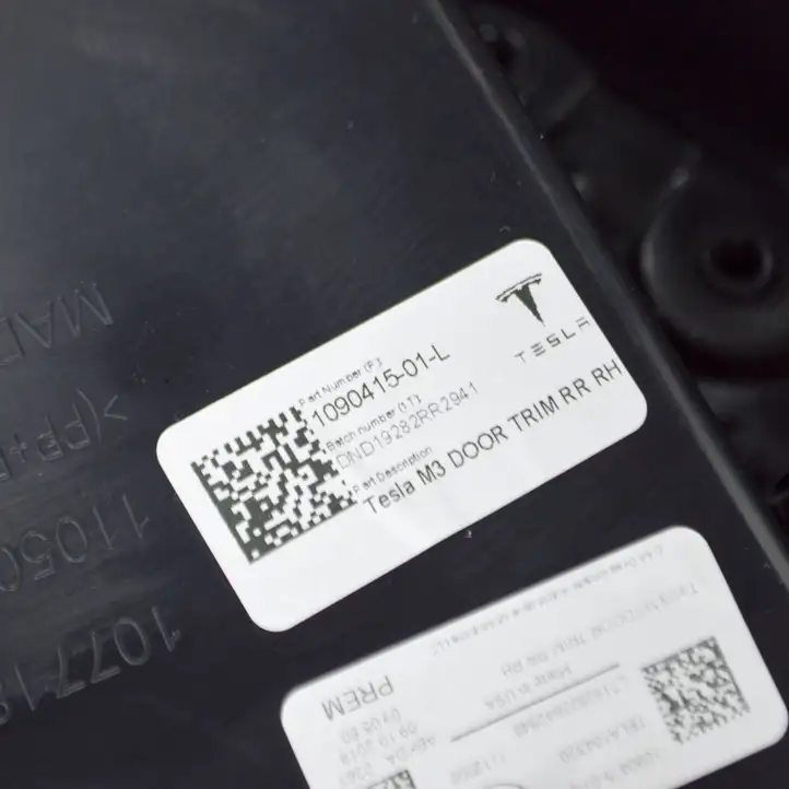 Tesla Model 3 (2017 - 2023) 110509600E Обшивка задней двери — фото 6