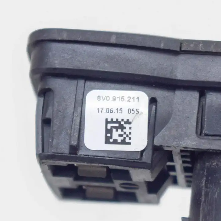 Audi A3/S3 8V (2012 - 2016) 8V0915211 Кнопка фаркопа в багажнике — фото 6