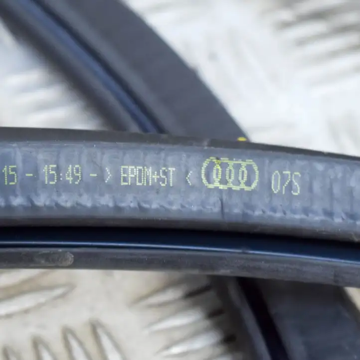 Audi A3/S3 8V (2012 - 2016) 8V4831721 Уплотнитель передней двери — фото 6