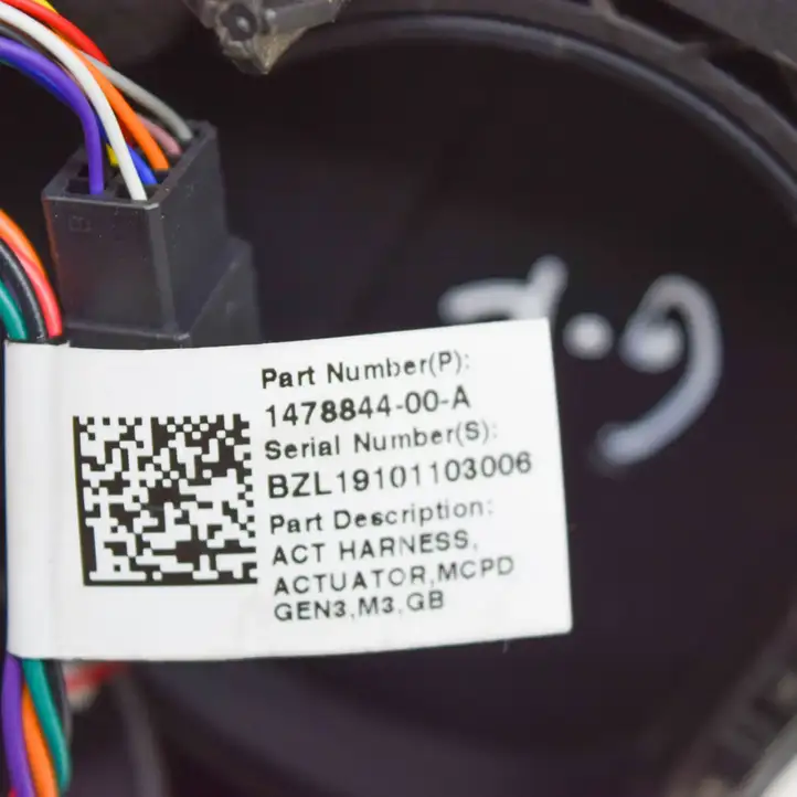 Tesla Model 3 (2017 - 2023) 144605100E Отделка лючка топливного бака — фото 7