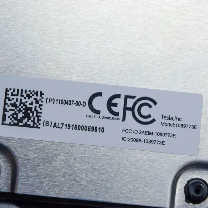 Tesla Model 3 (2017 - 2023) 110043700D Верхняя обшивка стойки B — фото 3