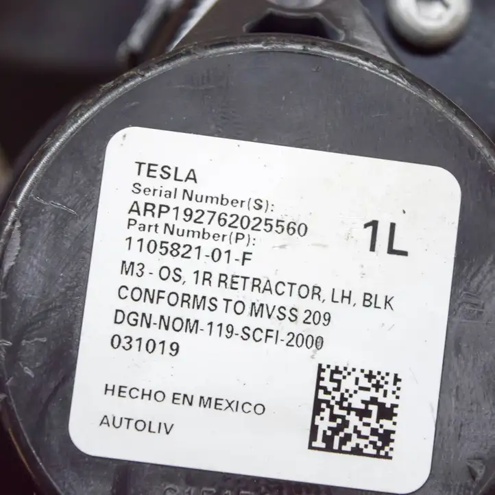 Tesla Model 3 (2017 - 2023) 110582101F Передний ремень безопасности — фото 6