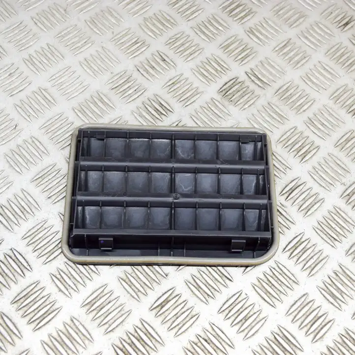 BMW 3 G20 G21 (2019 - ) 9176945 Вентиляционная решетка кузова — фото 2