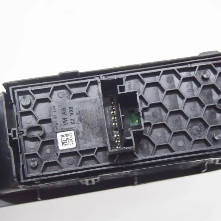 Skoda Kamiq (2019 - ) 5G0959857D Кнопка стеклоподъемников — фото 8