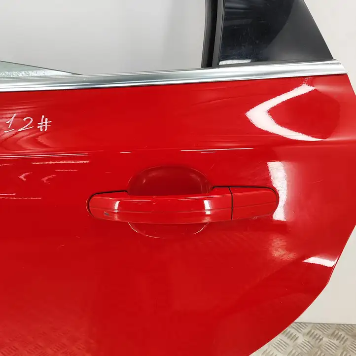 Ford Focus (2015 - 2019) PBM51A24631BF Задняя дверь — фото 2