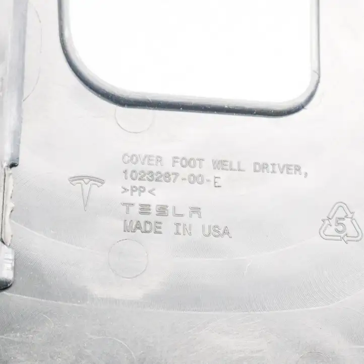 Tesla Model S (2012 - 2016) 102326700E Нижняя отделка панели приборов — фото 3