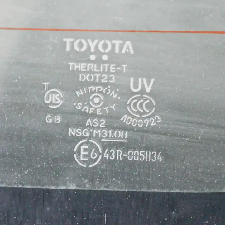 Toyota Prius (NHW20) (2003 - 2009) 6700547230 Крышка багажника — фото 5