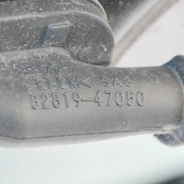 Toyota Prius (NHW20) (2003 - 2009) 6700547230 Крышка багажника — фото 6