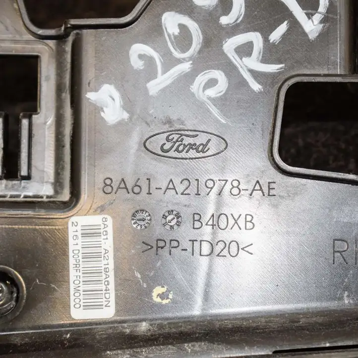 Ford Fiesta (2009 - 2012) Другая часть кузова — фото 3