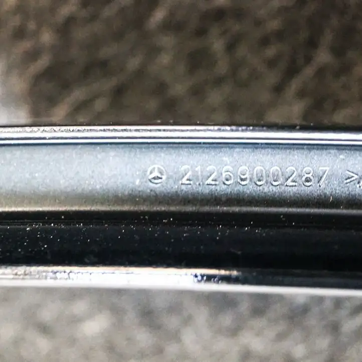 Mercedes-Benz E W212 (2009 - 2016) A2126900287 Накладка стекла передней двери — фото 3