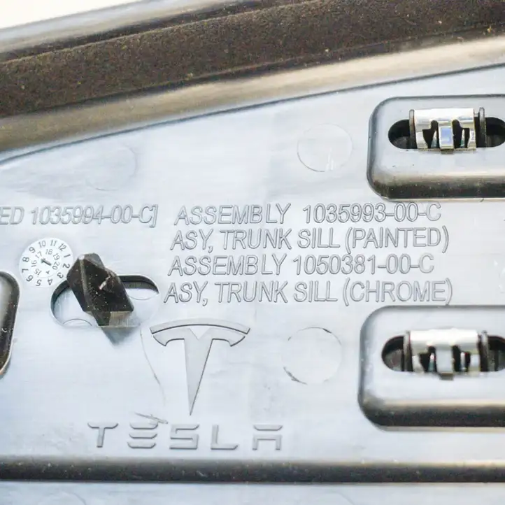 Tesla Model X (2015 - 2021) Отделка порога багажника — фото 6