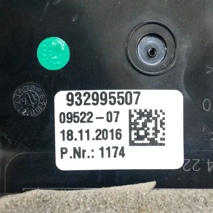 BMW 7 G11 G12 (2015 - 2022) 9329955 Воздушная решетка панели — фото 11