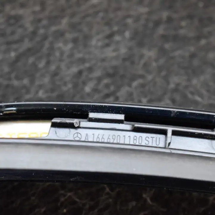 Mercedes-Benz GL X166 (2013 - 2019) A1666901180 Накладка стоек лобового стекла — фото 6