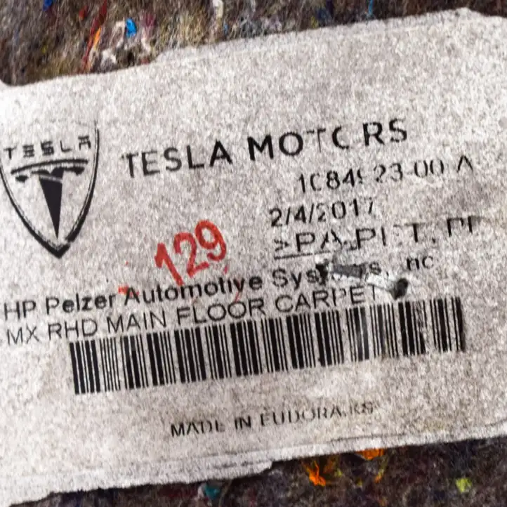 Tesla Model X (2015 - 2021) 108492300A Задний коврик салона — фото 9