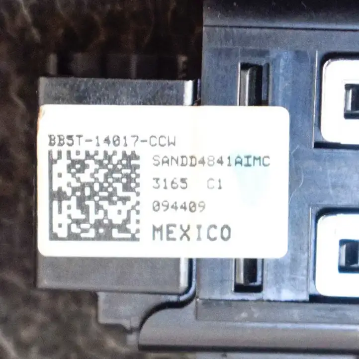 Ford Kuga II (2013 - 2019) BB5T14017CCW Кнопка фаркопа в багажнике — фото 4