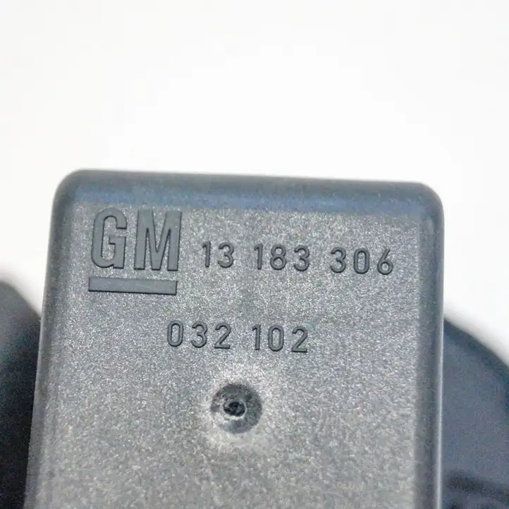 Opel Corsa E (2014 - 2019) 1318330613427916 Отделка лючка топливного бака — фото 5