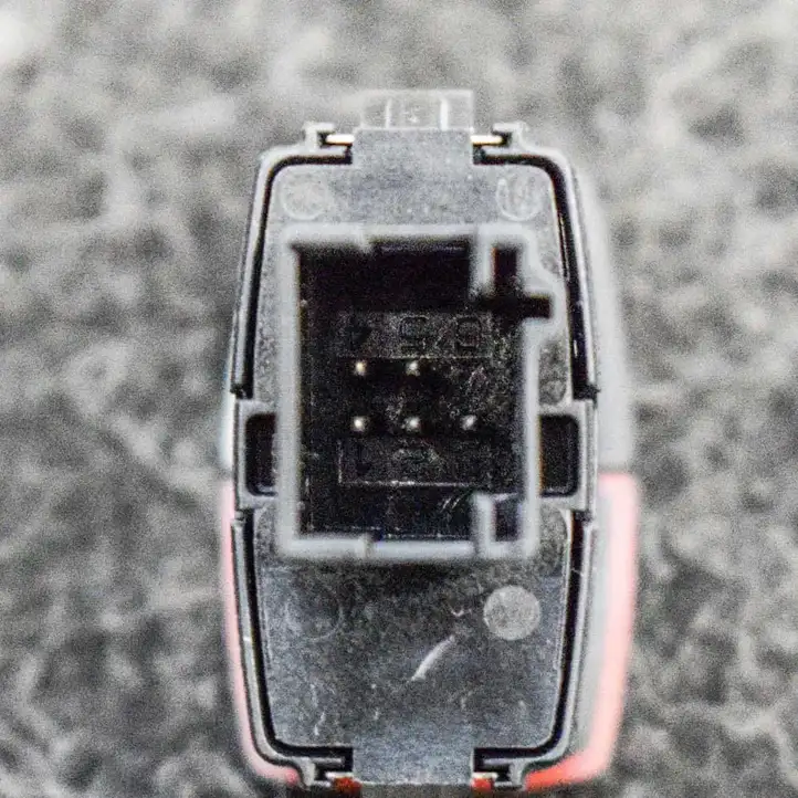 BMW 3 F30 F35 F31 (2012 - 2018) 9231786 Кнопка фаркопа в багажнике — фото 4