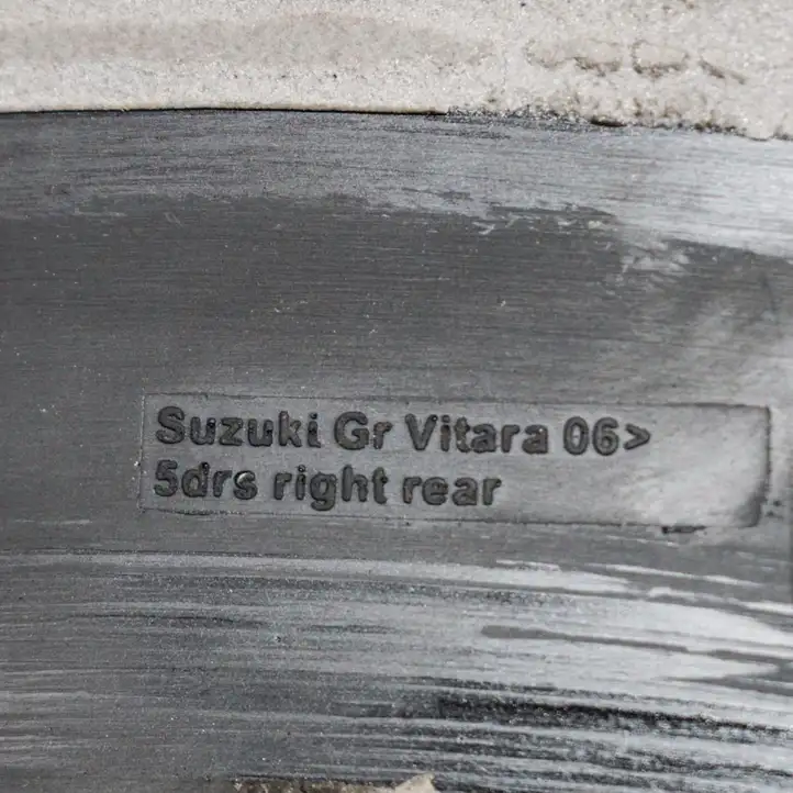 Suzuki Grand Vitara II (2005 - 2008) 7759065J00 Молдинги задней двери — фото 3